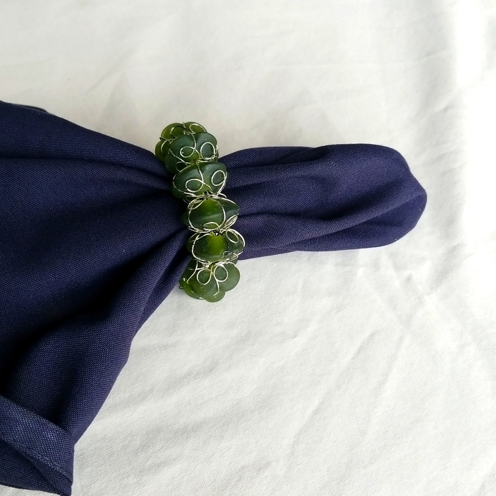 3 Green Stone Napkin Rings - Picture 4 of 4